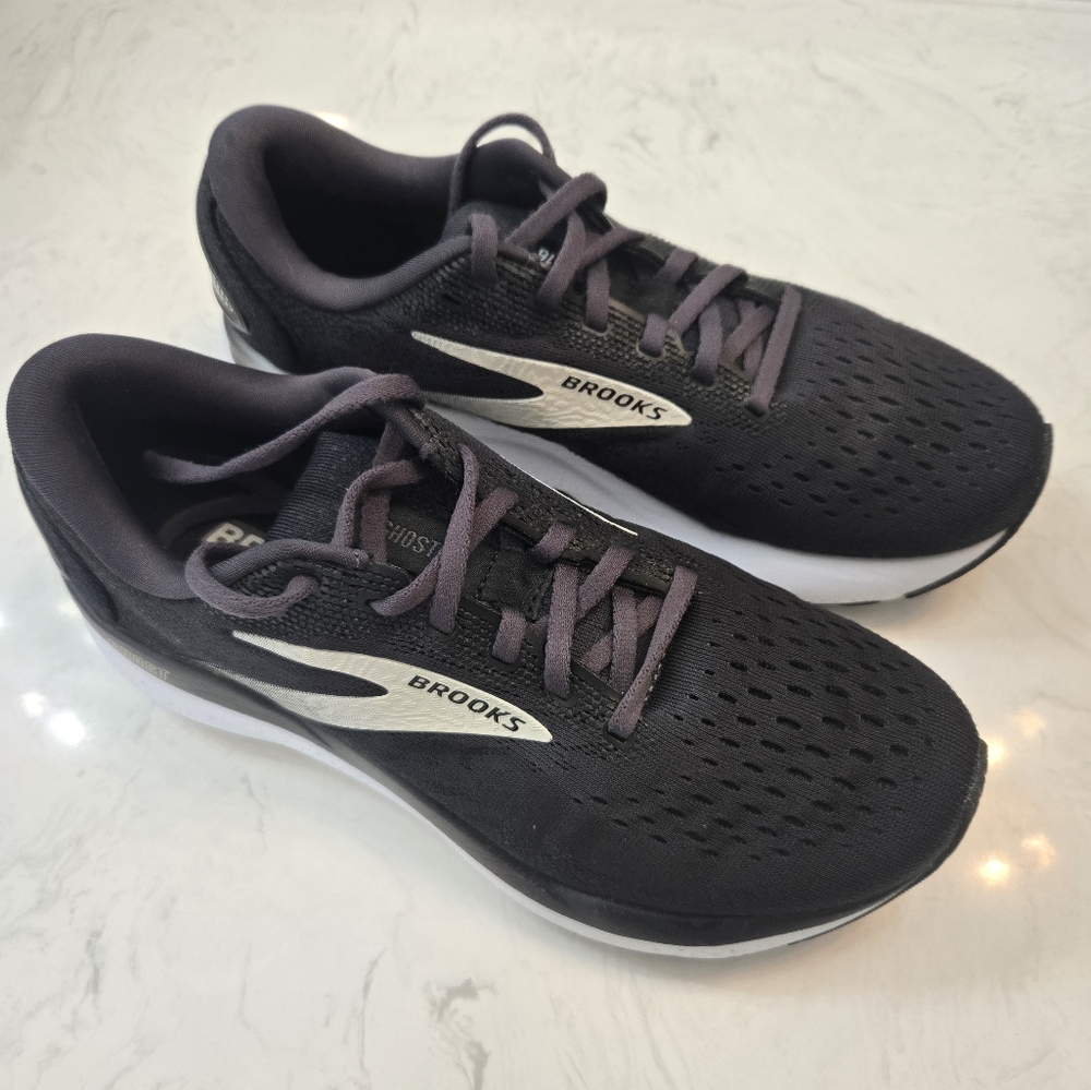 Brooks GHOST 16, WOMEN, Black Running Shoes SIZE 8.5